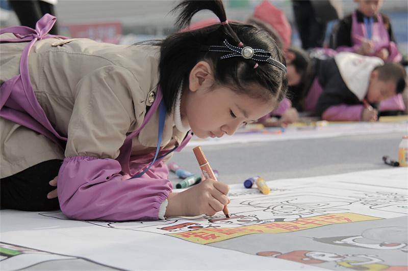 Children Painting Campaign '' I Love King Long Bus''
