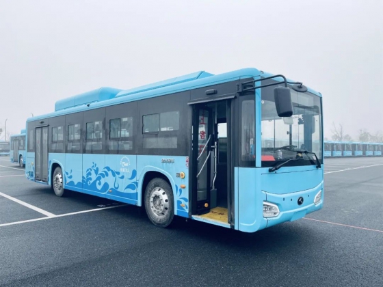 20대의 킹 롱 탄소 섬유 신에너지 버스가 절강성에서 운행을 시작합니다.
