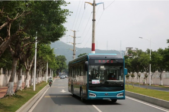 킹 롱 버스는 광저우 통근자들에게 보다 편리한 교통 서비스를 제공합니다.
