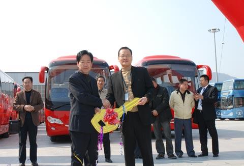 귀주에서 인기 있는 킹롱 중형 버스
